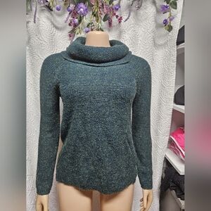 Cozy Green Cowl Neck Sweater with Ribbed Texture